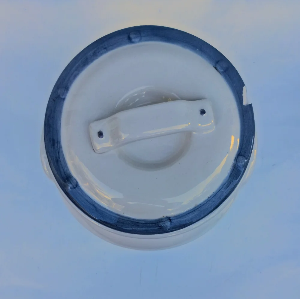 Elegant Ceramic Cookie Jar with Blue Accents - Picture 8 of 10